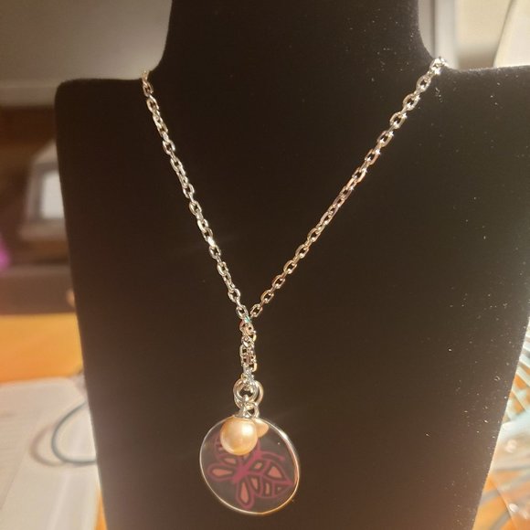Vantel Pearls Butterfly Necklace NEW - Picture 1 of 1